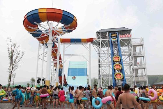 Giant Aqua Park Equipment Exciting Swwiming Pool Waterslides For Water Park