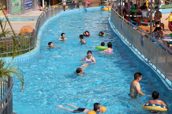 Giant Lazy River Swimming Pool Commercial Lazy River Equipment For Family