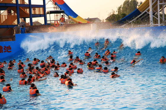 Artifical Big Surfing Tsunami Ocean Water Wave Pool with Waves Park Vacuum 3 meters high
