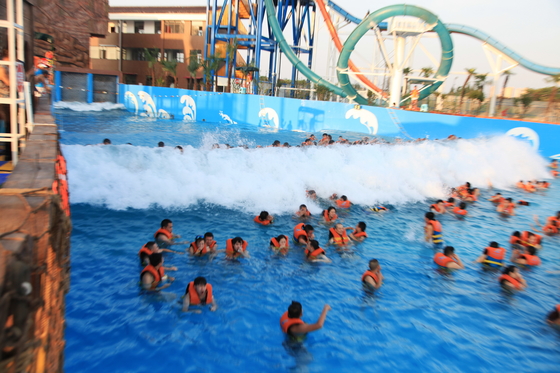 Waterfun Big Surfing Tsunami Ocean Water Wave Pool with Waves Park Vacuum 3 meters high