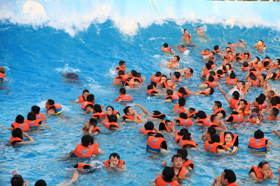 Waterfun Big Surfing Tsunami Ocean Water Wave Pool with Waves Park Vacuum 3 meters high