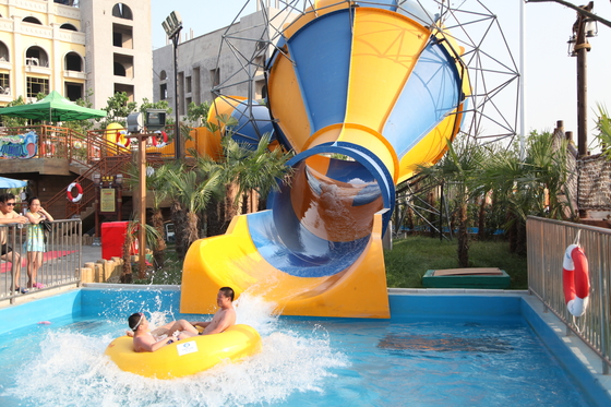 Indoor / Outdoor Commercial Fiberglass Water Slides Park Of Medium Tornado Water Ride
