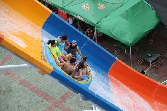 Colorful Above Ground Fiberglass Water Slides , Fiberglass Pool Slide for Giant Water Park