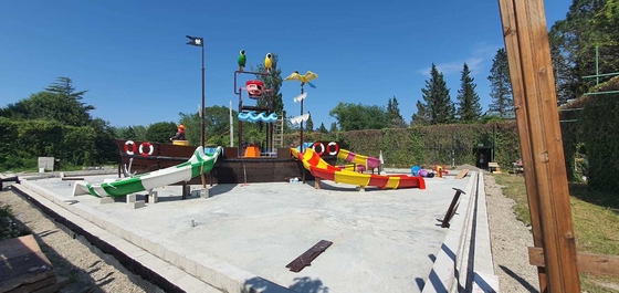 Customzied Fiberglass Vison Boat Waterparks Slide Park Equipment Factory