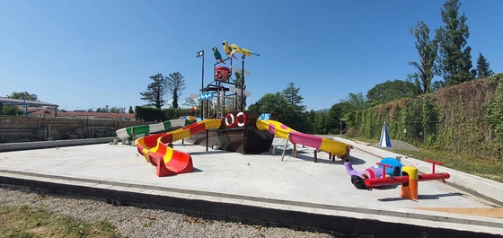 Customzied Fiberglass Vison Boat Waterparks Slide Park Equipment Factory