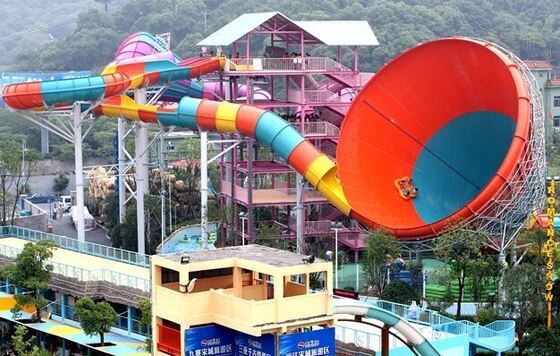 Giant Tornado Funnel Water Slide with 4-Person Raft for High Capacity 720 Riders/Hour and GB/T 18168 & GB8408 Certified
