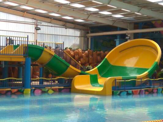 Kids U-Turn Water Slide with Compact Footprint and Double Raft for Family Fun | Hot-Dip Galvanized Steel Structure