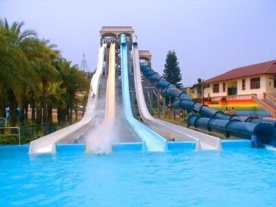 High Speed Water Slide with Hot-Dip Galvanized Steel Structure and Hand-Laid Fiberglass Flume Featuring Corrosion-Resistant Water Pump