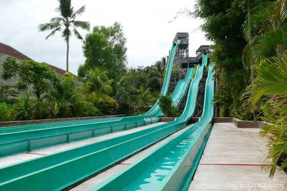 High Speed Water Slide with Hot-Dip Galvanized Steel Structure and Hand-Laid Fiberglass Flume Featuring Corrosion-Resistant Water Pump
