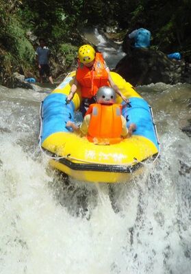 Mountain Rapids Ride with Hot-dip Galvanized Steel Structure and Fiberglass Flume for Themed Mountain River Drifting