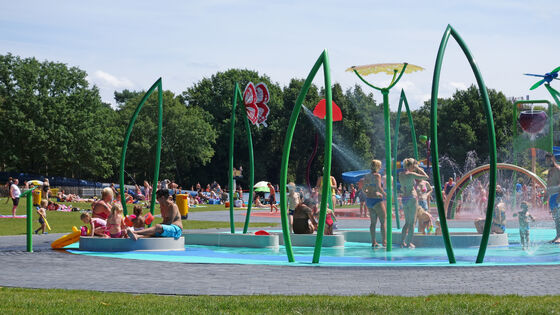 Children's Water Play Equipment with Hot-Dip Galvanized Steel Structure, Corrosion-Resistant Fiberglass Flume, and Shallow Water Safety Design