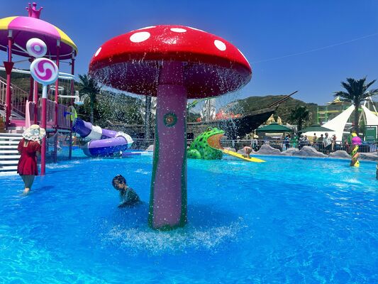 Children's Water Play Equipment with Hot-Dip Galvanized Steel Structure, Corrosion-Resistant Fiberglass Flume, and Shallow Water Safety Design