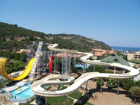 Family Rafting Slide with 4-6 Person Raft, 16m Platform Height, and 120 Persons/Hour Capacity for Water Parks