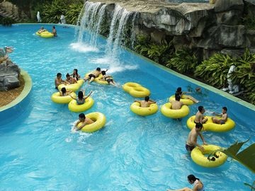 Fiberglass Aqua Park Equipment For Hotel Lazy River , Family On Summer Vacation in Aqua Park